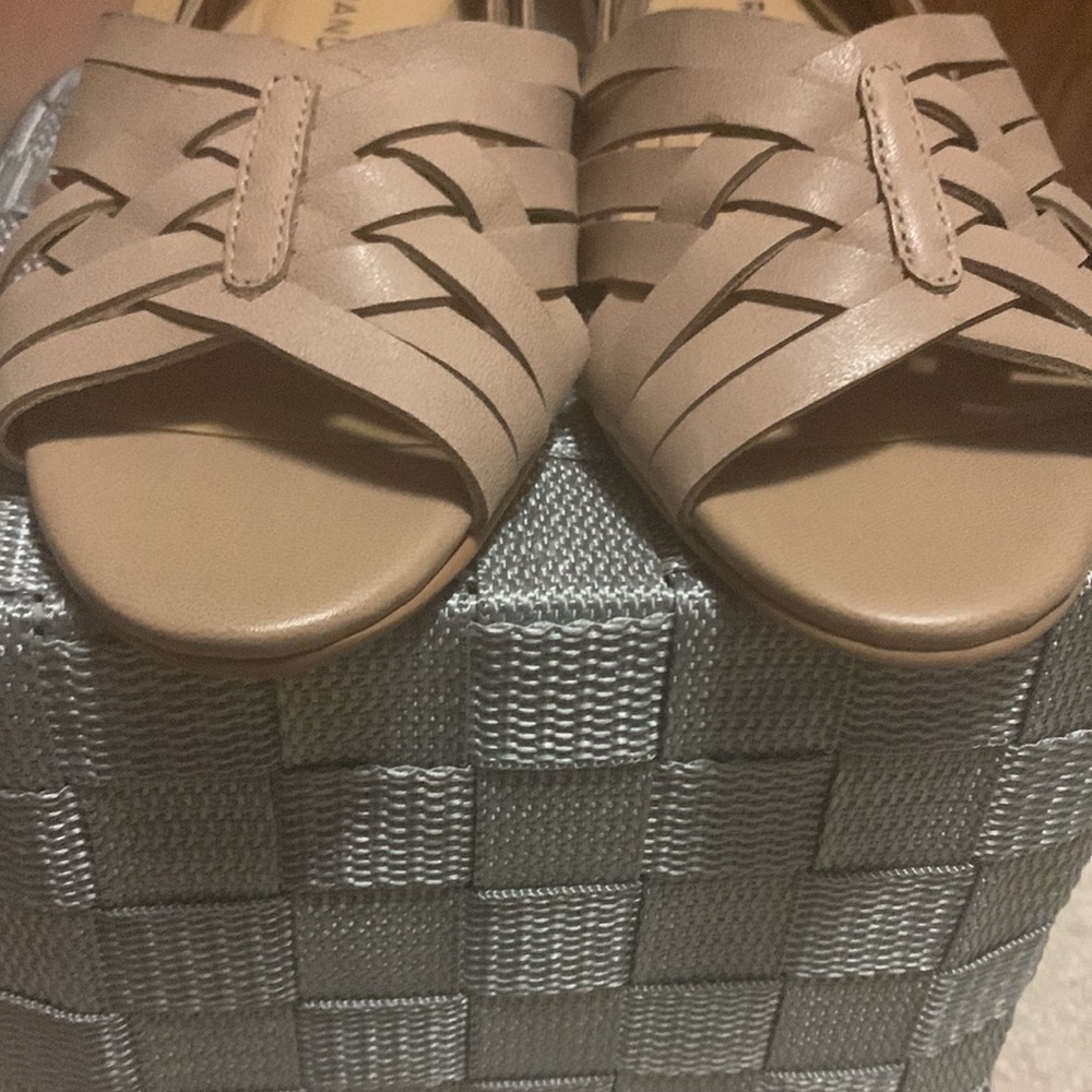 Lucky Brand tan/beige woven sandals, VERY NICE, 6.5 and never worn. 1” heel - Picture 7 of 8